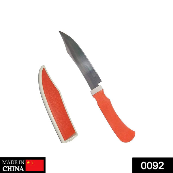 Kitchen knife with cover and ergonomic handle.