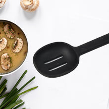 Heat-resistant kitchen spoon in silicone