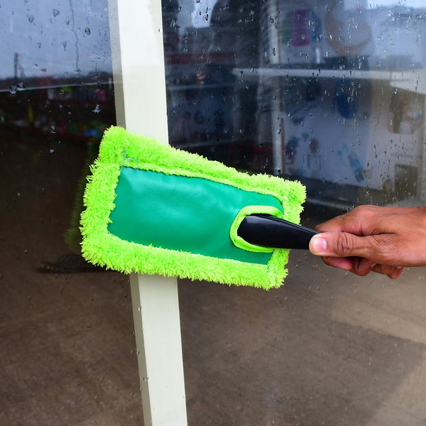 Large microfiber duster for car cleaning and dusting