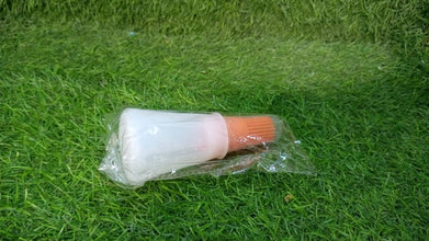 Oil bottle with silicone bristle brush